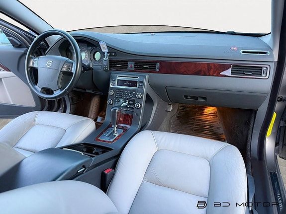 Volvo V70 11 of 15