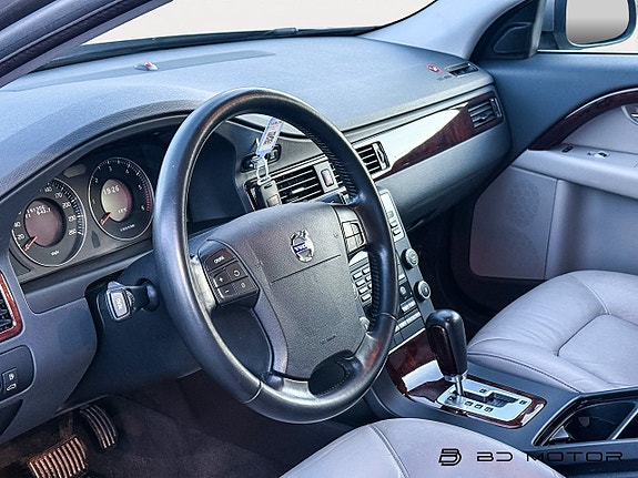 Volvo V70 10 of 15