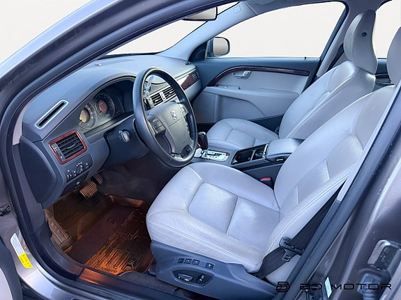 Volvo V70 12 of 15