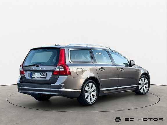 Volvo V70 3 of 15