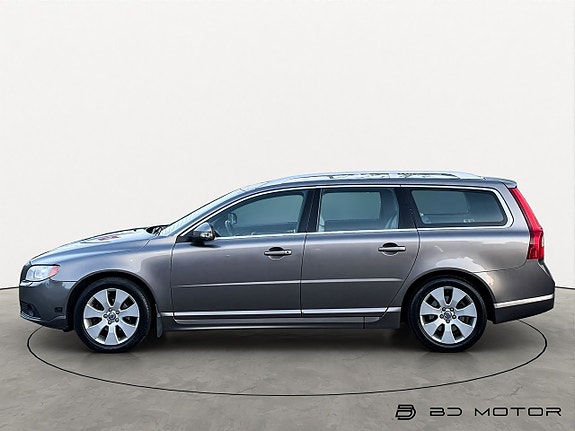 Volvo V70 2 of 15