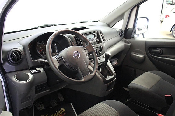 Nissan NV200 10 of 13