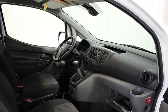 Nissan NV200 11 of 13