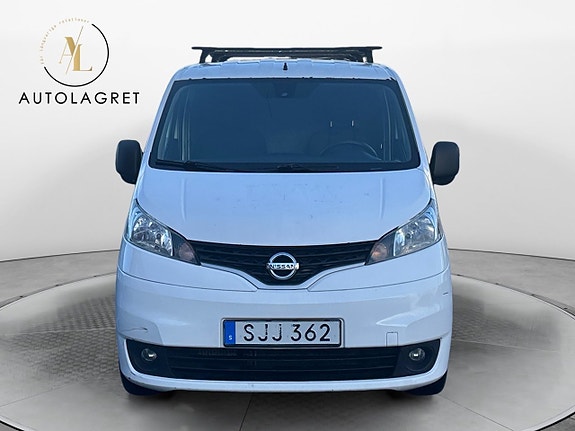 Nissan NV200 9 of 13