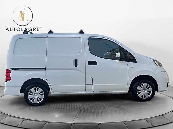 Nissan NV200 7 of 13