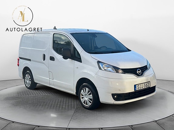 Nissan NV200 8 of 13