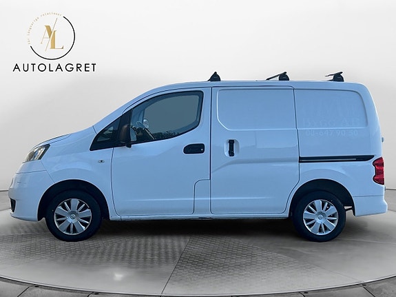 Nissan NV200 2 of 13