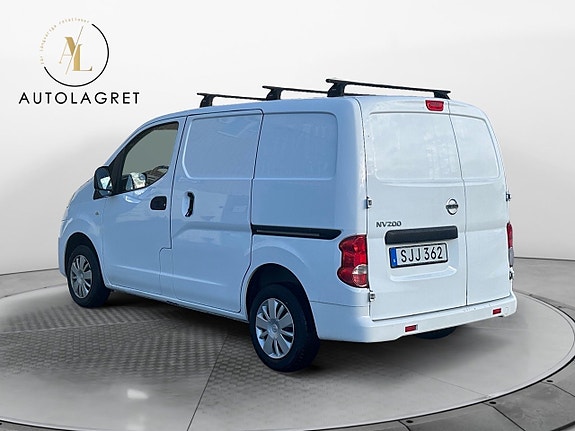 Nissan NV200 4 of 13