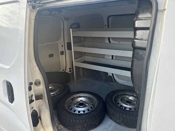 Nissan NV200 13 of 13