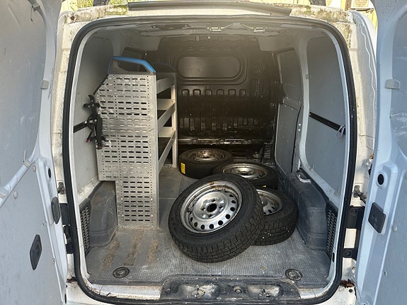 Nissan NV200 12 of 13