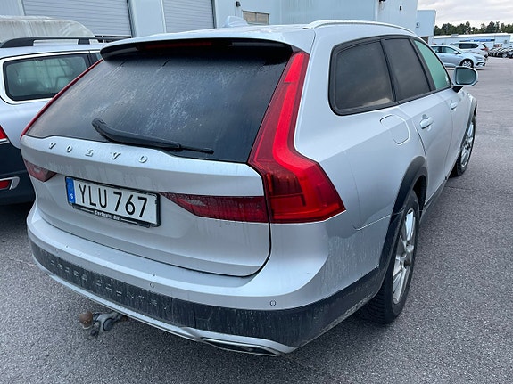 Volvo V90 Cross Country 3 of 5