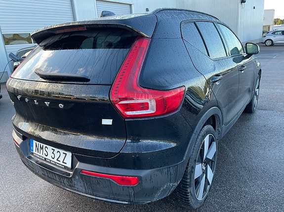 Volvo XC40 3 of 5