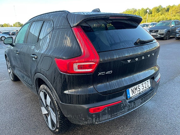 Volvo XC40 4 of 5