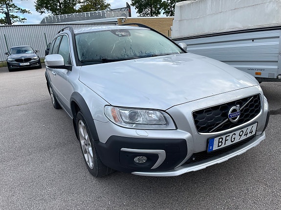 Volvo XC70 2 of 5
