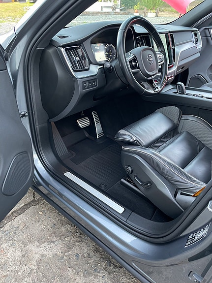 Volvo XC60 8 of 11