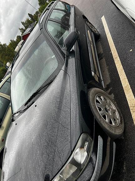 Volvo V70 3 of 9