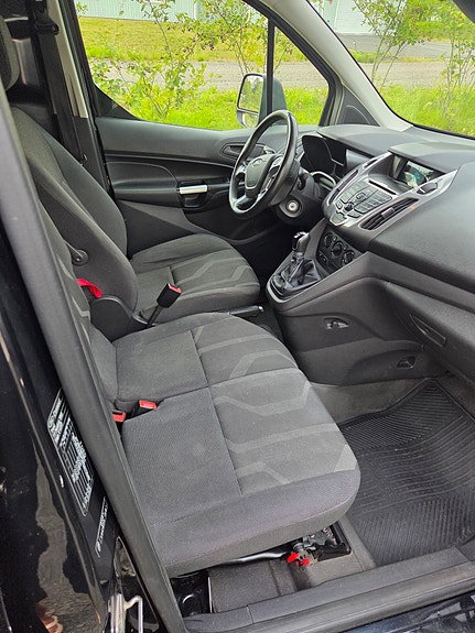 Ford Transit Connect 8 of 11
