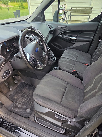 Ford Transit Connect 7 of 11