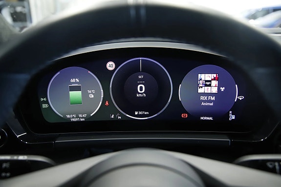 Porsche Macan Turbo 18 of 18