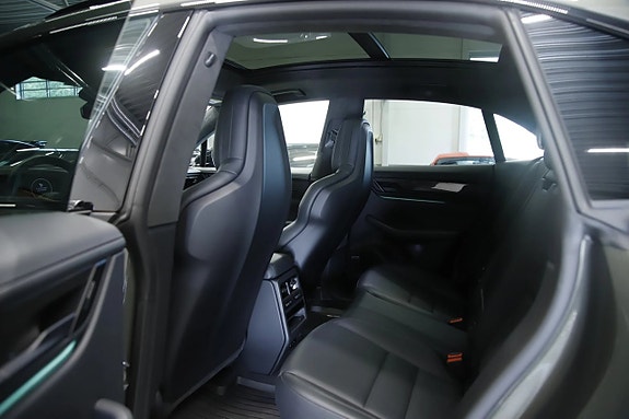 Porsche Macan Turbo 8 of 18