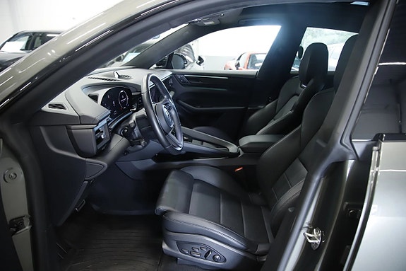 Porsche Macan Turbo 7 of 18