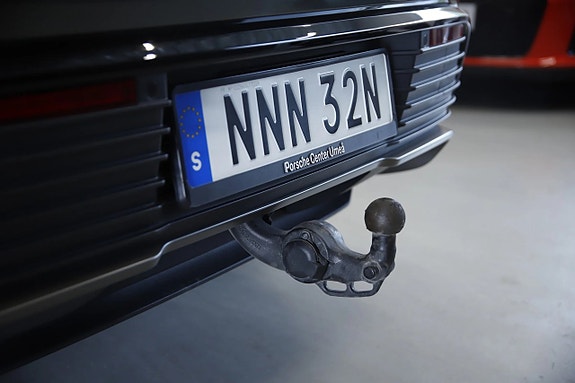 Porsche Macan Turbo 16 of 18