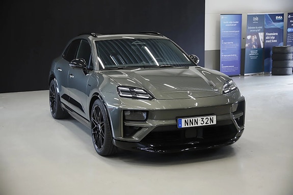 Porsche Macan Turbo 4 of 18
