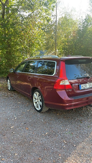 Volvo V70 3 of 5