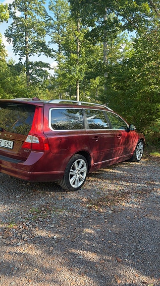 Volvo V70 2 of 5