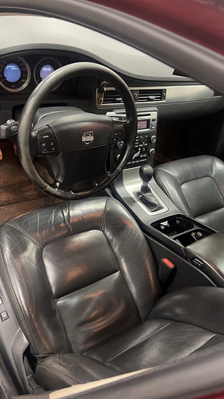 Volvo V70 4 of 5