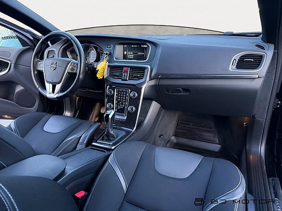 Volvo V40 11 of 17