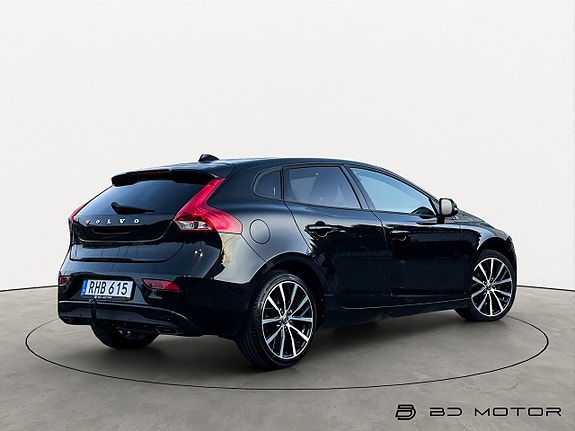 Volvo V40 3 of 17