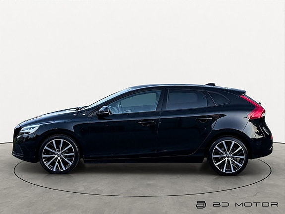 Volvo V40 2 of 17