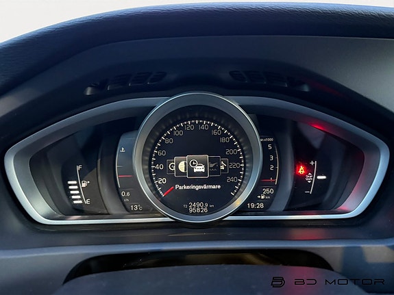 Volvo V40 14 of 17
