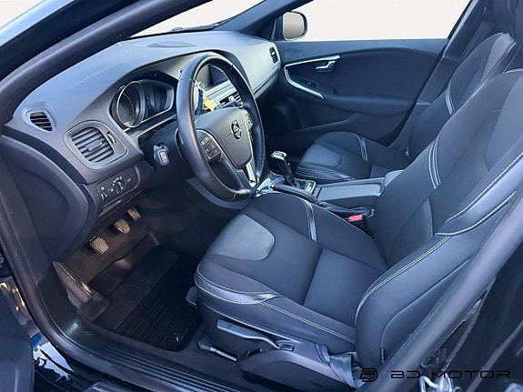 Volvo V40 12 of 17