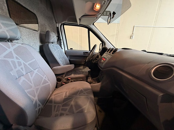 Ford Transit Connect 7 of 9