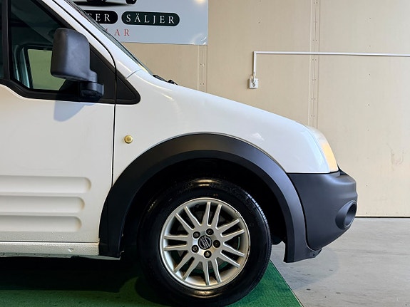 Ford Transit Connect 2 of 9