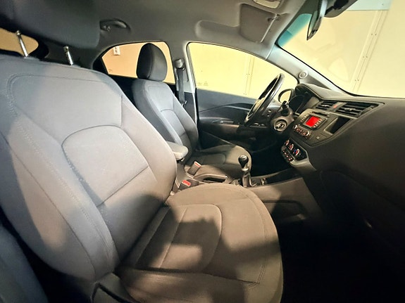 Kia Rio 8 of 17
