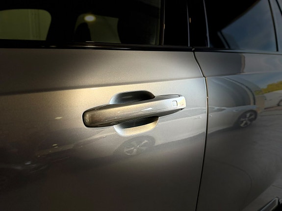 Volvo XC90 14 of 30
