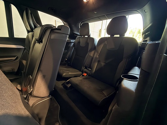 Volvo XC90 11 of 30