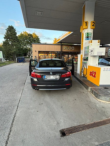 BMW 530d 4 of 15