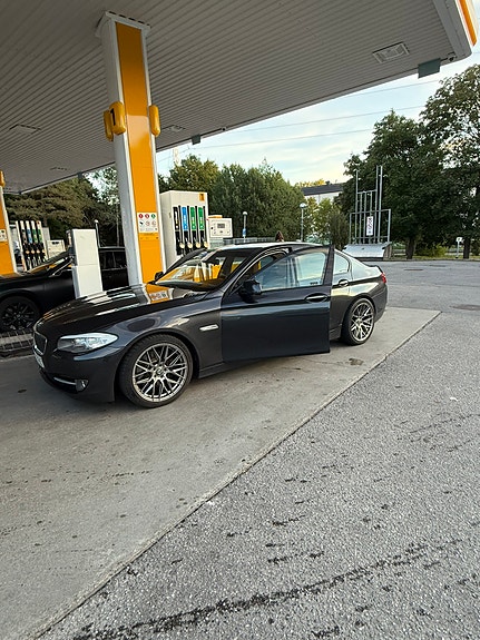 BMW 530d 2 of 15