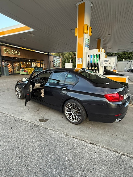 BMW 530d 3 of 15