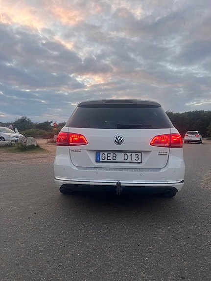 Volkswagen Passat 2 of 3
