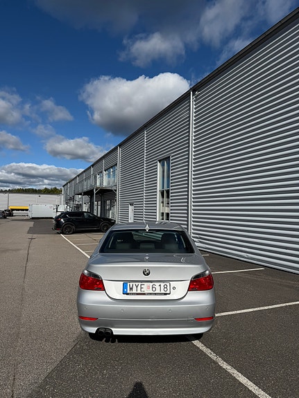 BMW 525i 4 of 21