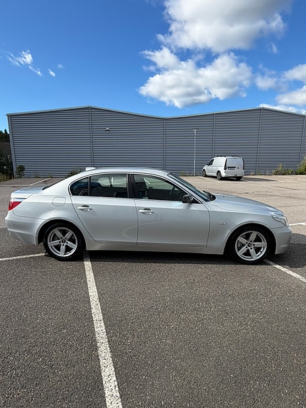 BMW 525i 2 of 21
