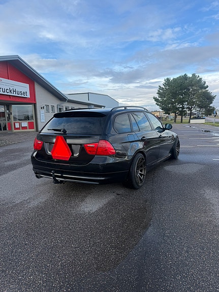 BMW 320i 6 of 13
