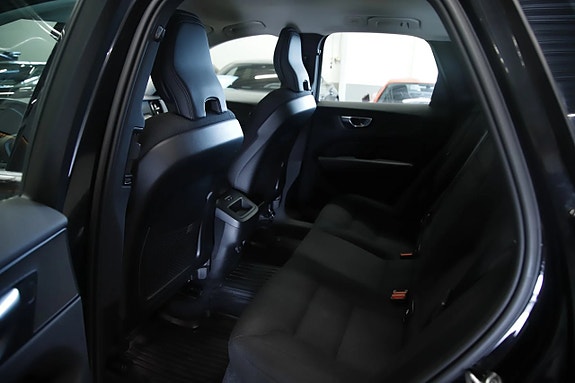 Volvo XC60 7 of 15
