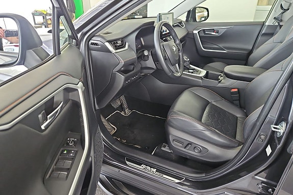 Toyota RAV4 12 of 20