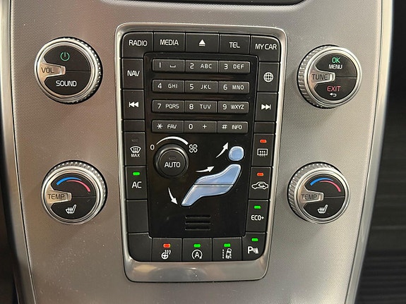 Volvo XC70 22 of 27